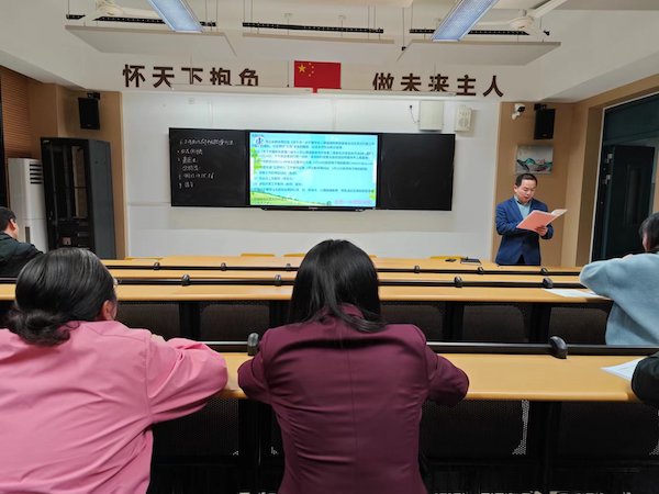 班主任例会-大爱无痕，大音希声-林明东(1)